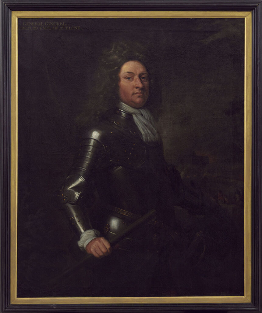 Een schilderij met een zwarte lijst waarbinnen een goudkleurige lijst. Een man van ongeveer 30-jarige leeftijd in een zwart harnas is driekwart geportretteerd. Hij staat schuin op de toeschouwer en kijkt die aan. Zijn rechterschouder is naar voren gekeerd. Hij heeft een vol gezicht met een onderkin. Hij heeft donker krullend haar (of een pruik) tot net op zijn schouders In zijn rechterhand heeft hij een officiersstaf. Om zijn hals heeft hij een witte doek geknoopt. Bij zijn rechterarm komt een wit stukje textiel onder het harnas uit.