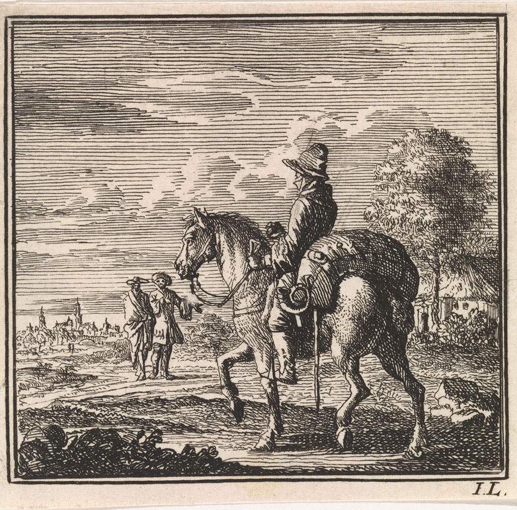 Een man rijdt op een paard door een landschap. Achter het zadel ligt een grote, gevulde zak waaraan een posthoorn hangt. Op de achtergrond een boom, een boerderijtje en twee pratende mannen. In de verte een stad.