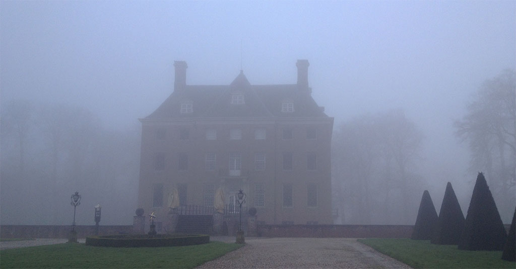 Kasteel Amerongen in de mist