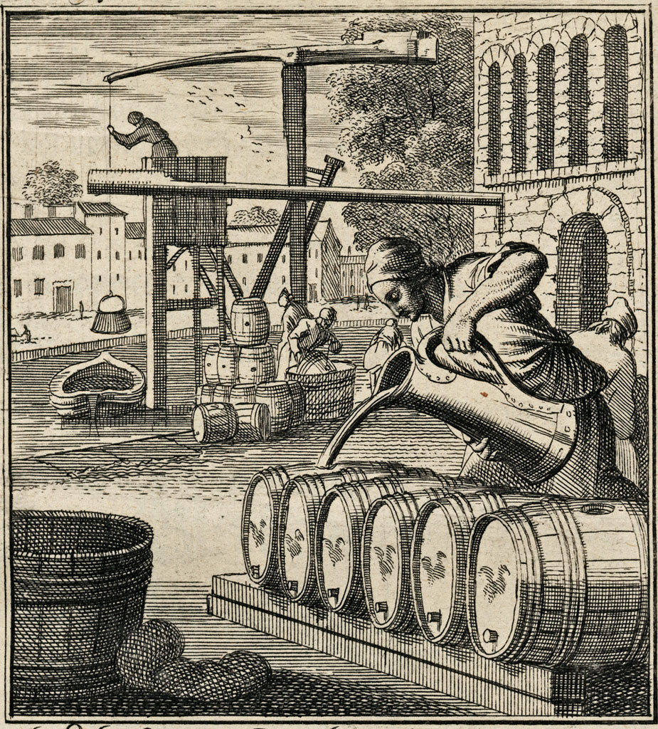 Op de voorgrond giet een man bier in een rijtje van zes voor hem liggende vaten. Op de achtergrond bewerkt iemand de vaten in een kuip en worden er spullen in een bootje gehesen.