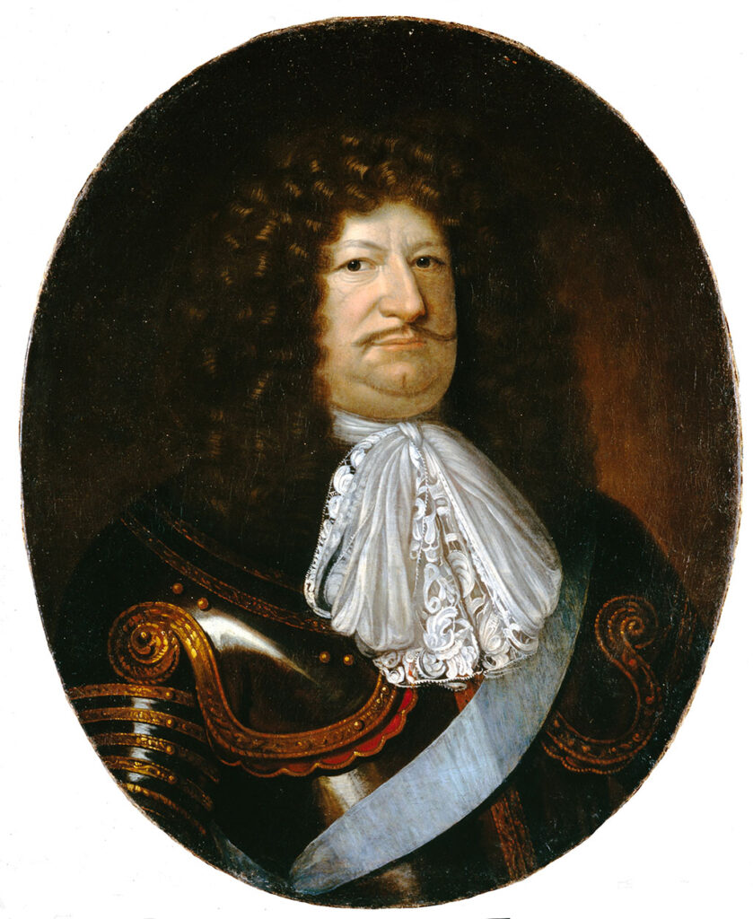 Ovaal portret van keurvorst Friedrich Wilhelm van Brandenburg, een buste voor een ongedefinieerde achtergrond. Over een harnas draagt een blauwe sjerp en een modieuze witte sjaal. Hij draagt een volumineuze bruine krullenpruik en heeft een brede, smalle snor, donkere priemende ogen en een stevige onderkin.