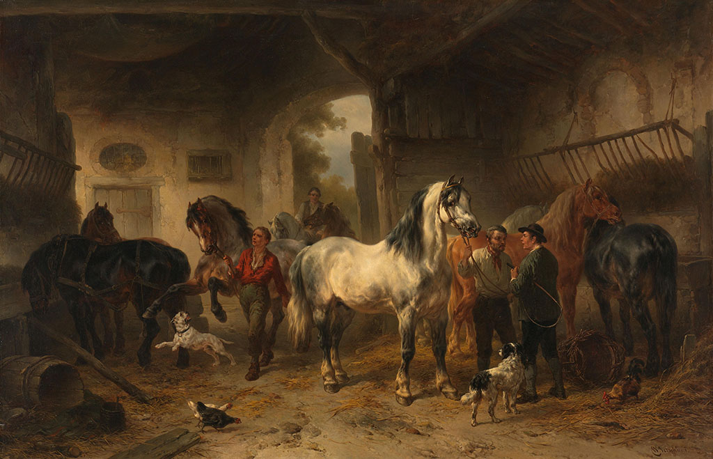 Interieur van een stal met paarden en figuren. In het midden een schimmel vastgehouden door een knecht die een praatje maakt met een boer, links worden enkele andere paarden de stal binnengebracht. Hierbij ook enkele honden en kippen.