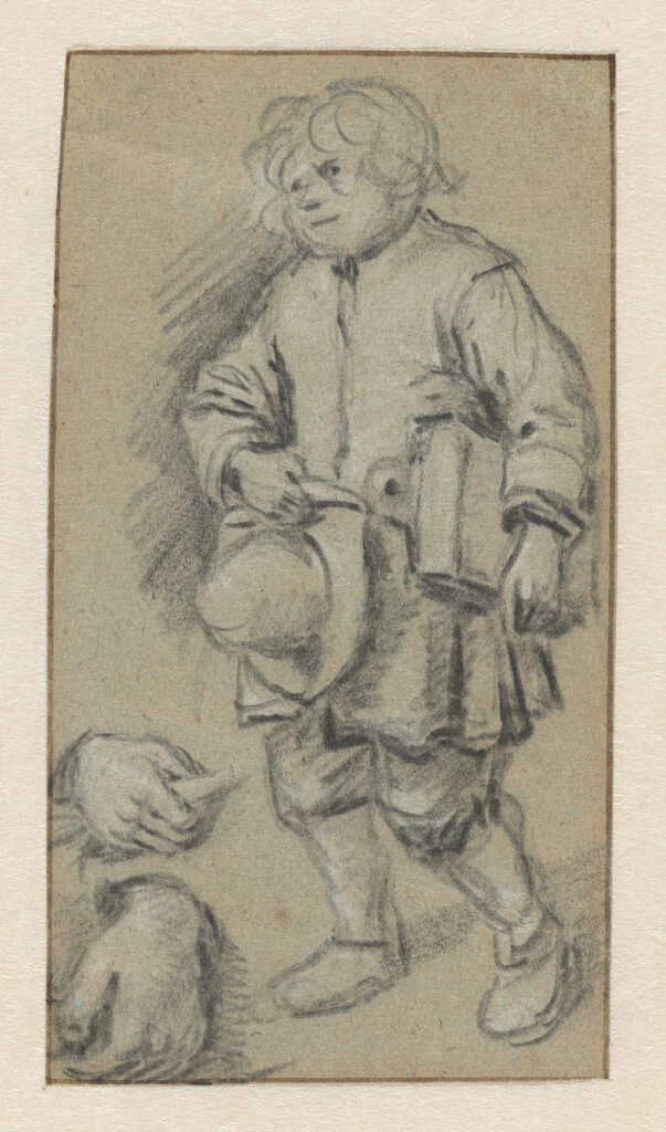 Tekening van een jongen met een lange jas, knielange broek en laarzen aan. Hij heeft zijn hoef in zijn rechterhand en onder zijn linkerhand een houten schooltas. Links onder nog twee schetsen van beide handen.