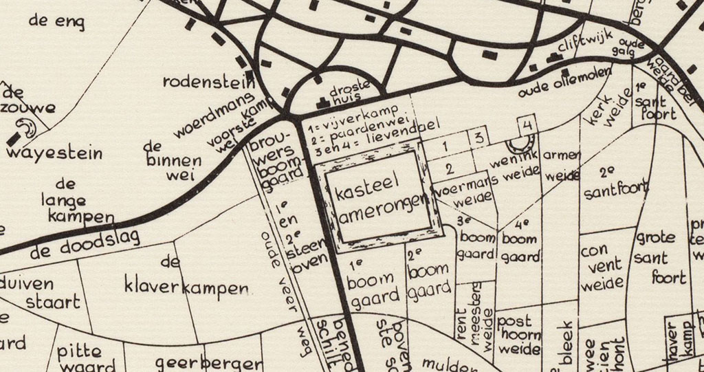 Een kaartje van het dorp Amerongen met het kasteel. In alle velden zijn namen geschreven. Links naast Kasteel Amerongen ligt een weg en aan de overkant ligt het veld 1e en 2e Steenoven.