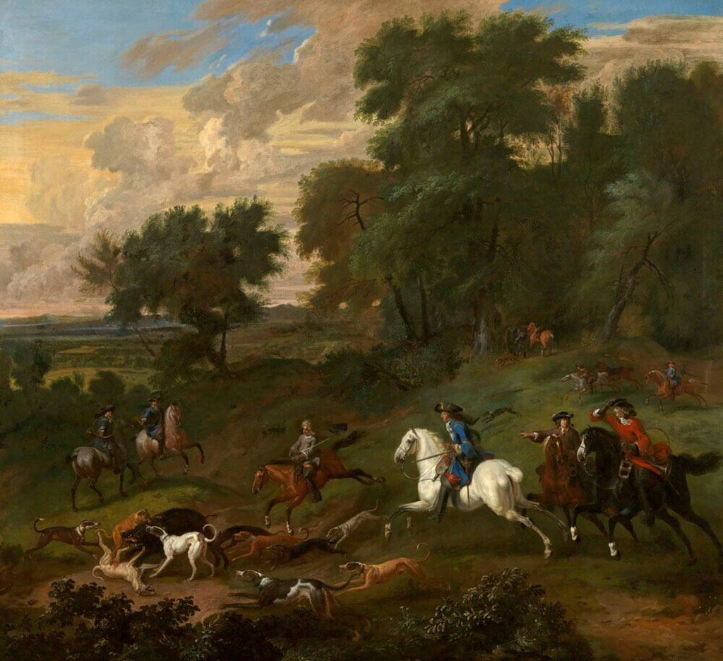 Een schilderij van een heuvelachtig landschap met bomen met linksboven in het schilderij blauwe lucht met wolken. Er zijn verschillende groepjes jagers te paard te zien. Sommigen dichtbij, anderen verder weg. De ruiters dragen kleurige jassen, hoeden en laarzen. De kledij oogt 17de eeuws. In het midden valt een ruiter op een wit paard op dat zich spoedt naar een groep jachthonden die een wild zwijn aanvallen.