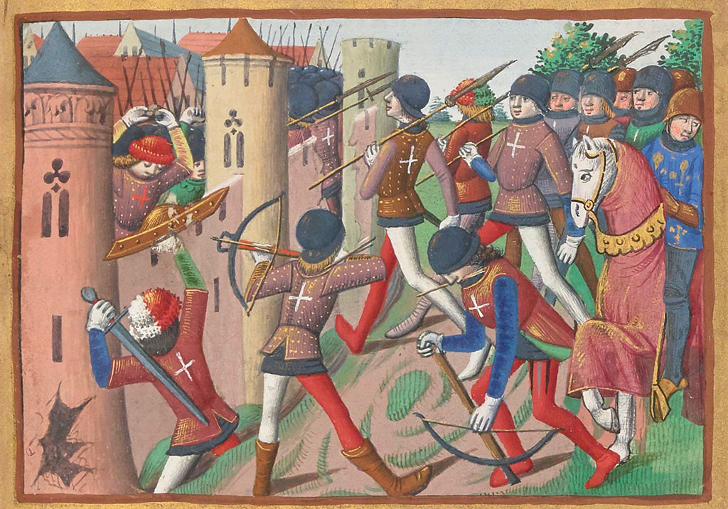 Middeleeuwse tekening van ridders met witte kruisen op de borst die een stad belegeren. Ze hebben kruisbogen, speren en zwaarden.