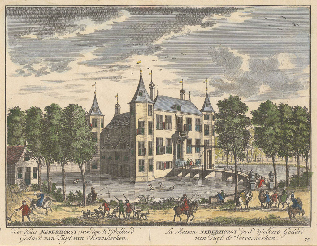 Ingekleurde ets van een kasteel met twee torens en een brug die in een bocht naar het kasteel loopt met halverwege een ophaalbrug. Het kasteel heeft twee torens voor en een symmetrisch deel in het midden met een ingang met een trap en daarboven een balkon. Aan de achterkant zien we één poort. Op de voorgrond een jachtpartij en diverse ruiters.