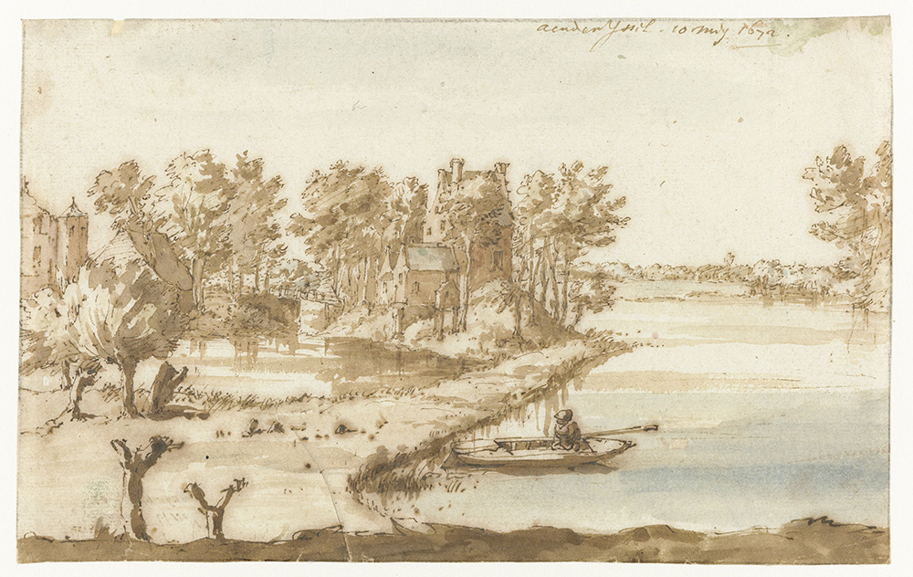 Een toren met huis en een brug tussen de bomen aan een spiegelgladde rivier.