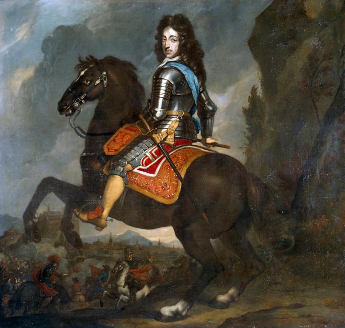 Willem III op steigerend paard, naar links gewend, gekleed in harnas, met lange tot op de schouders neervallende lokken. Rechts bergen en links een bergachtig landschap met kasteel op rots en op de achtergrond een stadje. Op de voorgrond een ruitergevecht.