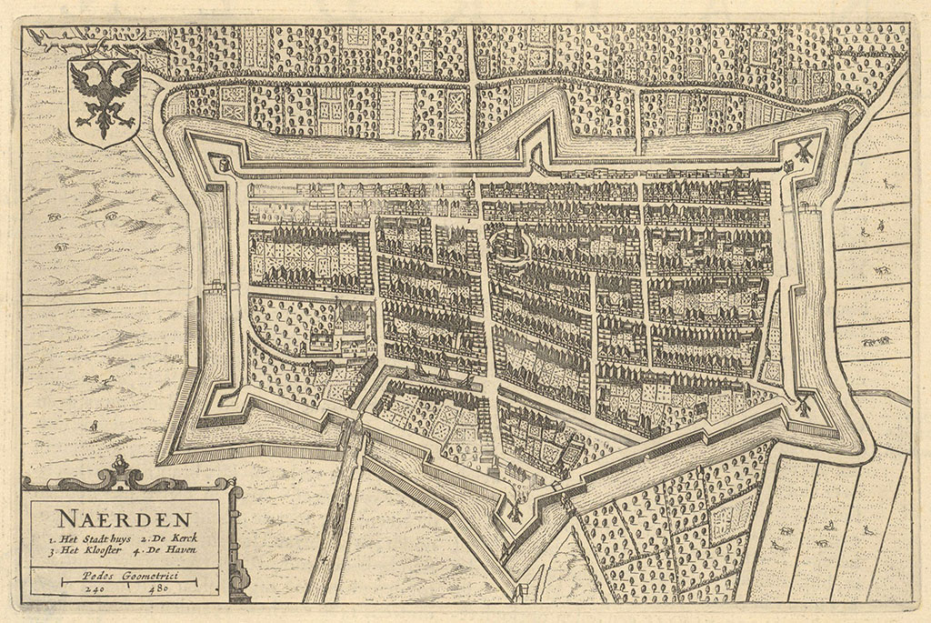 Een kaart van een min of meer rechthoekige vestingstad met bastions op de hoeken en de lange zijden. Aan de bovenkant van de kaart liggen tuinen, aan de rechterkant weilanden en aan de linkerkant wilde grond. Aan de onderkant een kanaal dat uitkomt in de stadsgracht en waar de Haven is volgens de legenda.