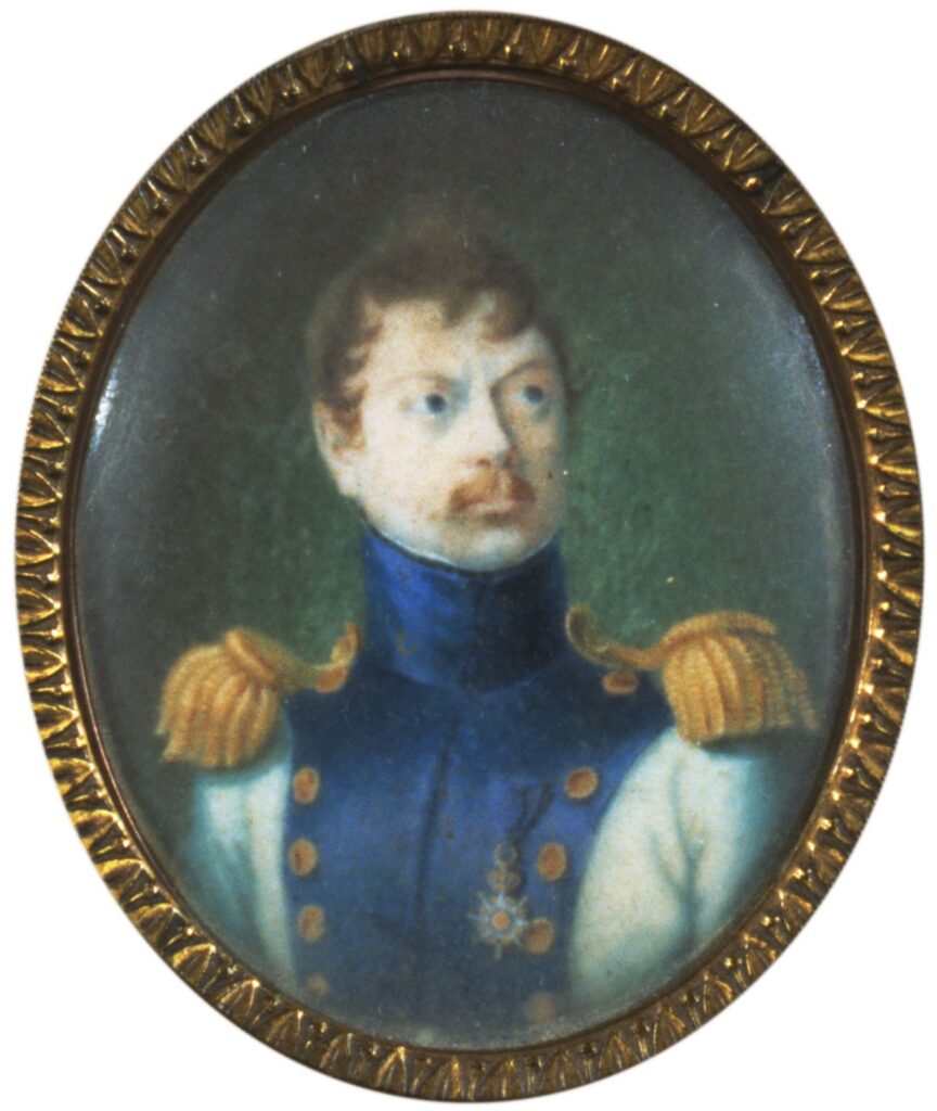 Busteportret van een man met kort, naar voren gekamt bruin haar en een bruine snor. Hij draagt een blauw witte jas met een hooggesloten kraag, gouden epauletten en een ridderorde.