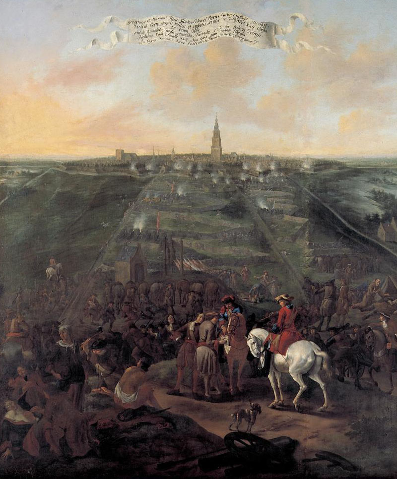 In de verte de stad Groningen met de Martinitoren. In het landschap de naderende troepen met rookpluimen uit schietende kanonnen. Rechts zijn de blank gezette weilanden te zien. Op de voorgrond groepen soldaten die overleggen.