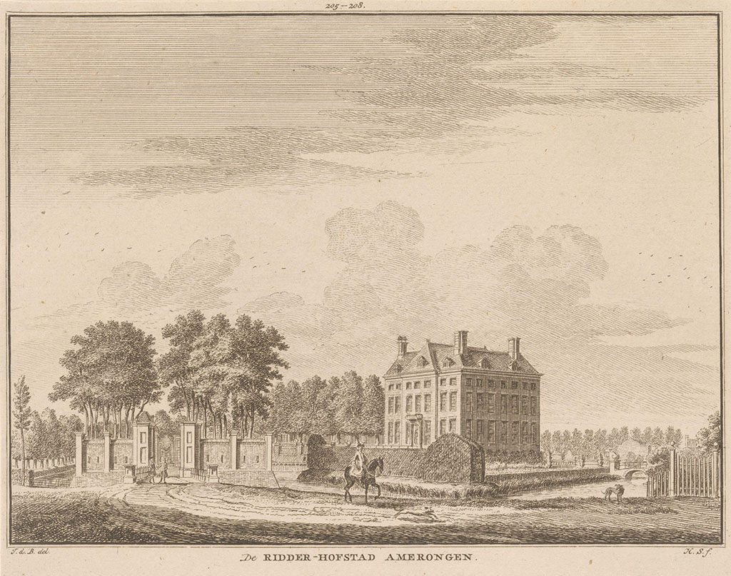 Kasteel Amerongen vanuit het noordoosten. Het huis rijs op vanuit het landschap, links een muur met daarin een doorgang, op de voorgrond een zandpad dat ernaartoe leidt met daarop een ruiter met twee honden en rechts een hek. Achter het zandpad een gracht met op het eiland daarachter een heg die links en rechts hoger is dan in het midden. Op het eiland wat lage struikjes en in de verte nog een brug.