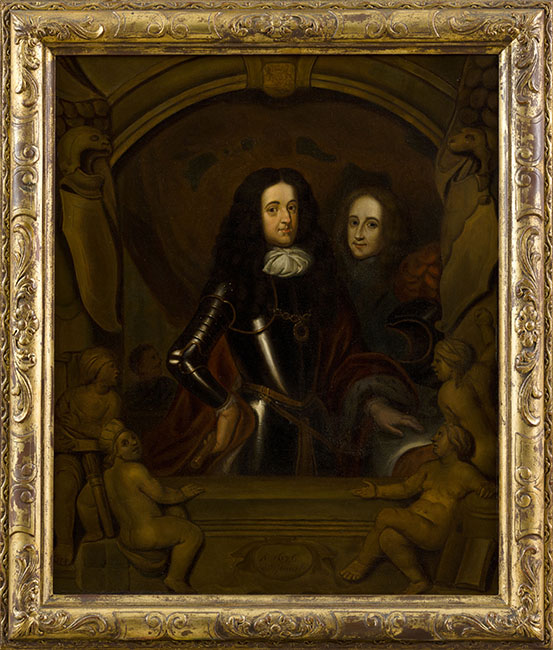 Portret van een zelfverzekerde man met grote neus en lang donker haar in een donker harnas met een witte sjaal. Schuin achter hem in het donker staat een andere man met een vriendelijke glimlacht. Beide mannen staan in een cartouche met putti.