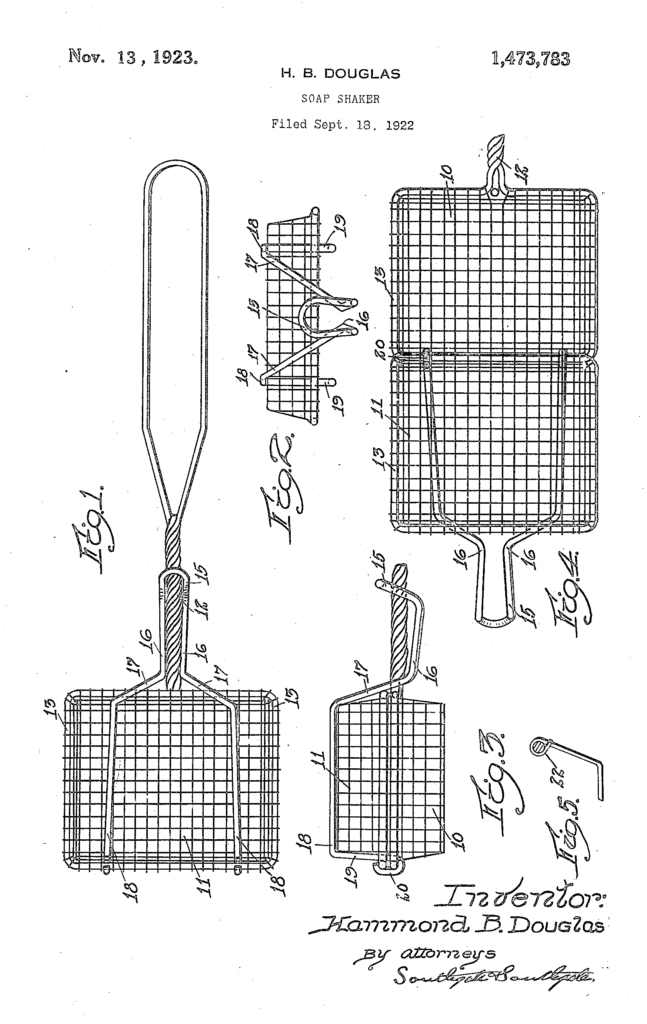 Technische tekening van een zeepklopper. Links het beeld van de zijkant, waar je duidelijk het mandje voor de zeep en het handvat van metaaldraad ziet. Rechts drie keer het mandje uit een andere hoek, met daarbij technische aanwijzingen. Links boven staat ’Nov 13, 1923’ in het midden 
‘ H.B. Douglas
Soap Shaker 
Filed Sept 18 1922'
En rechts boven ‘1,473,783'