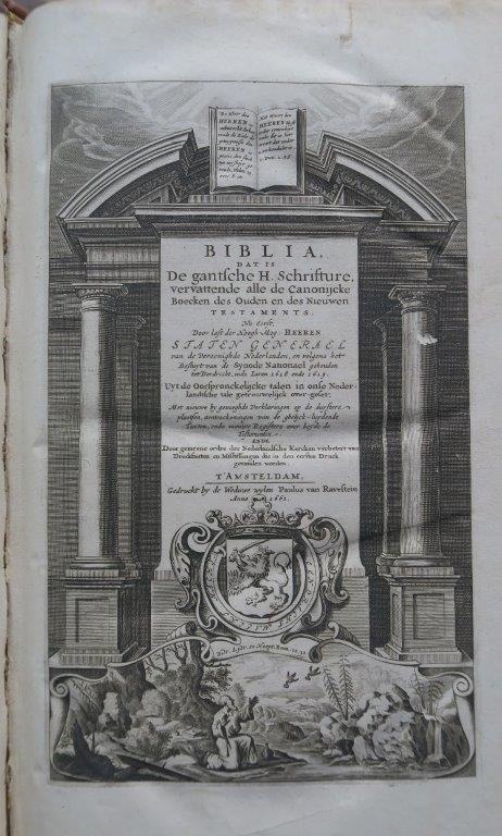 Titelpagina van een statenbijbel