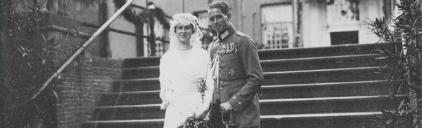 Zwartwitfoto van een bruidspaar