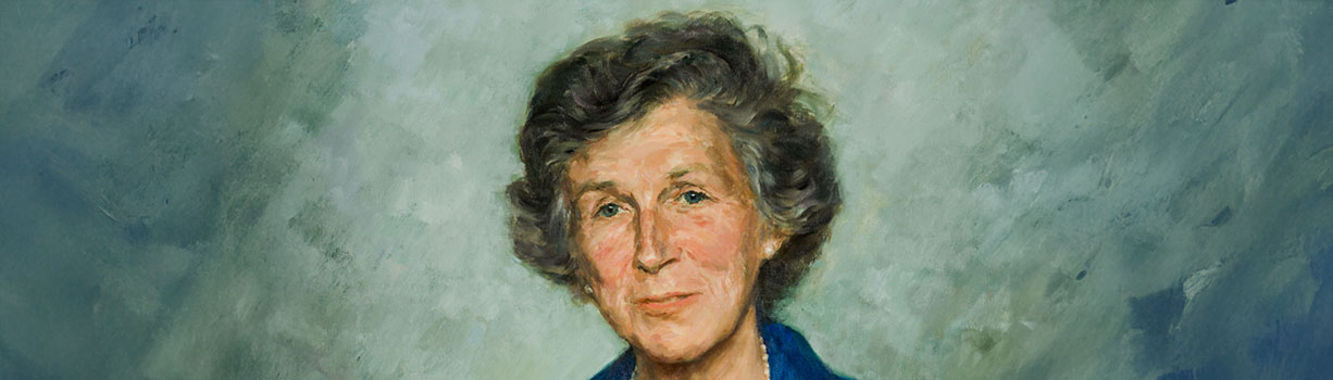 Een vriendelijk ogende vrouw van middelbare leeftijd.