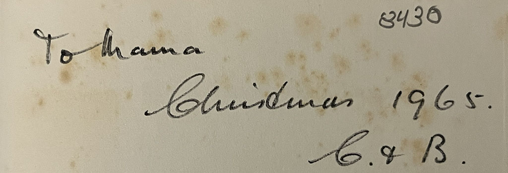 Opdracht op de eerste pagina van het boek: To mama / Christmas 1965 / C. + B.