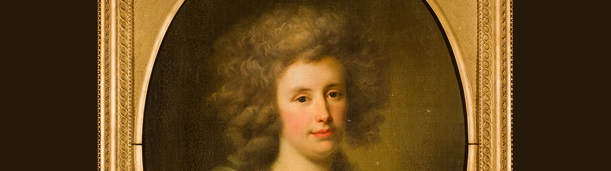 Portret van jonge vrouw met krullen in gouden lijst