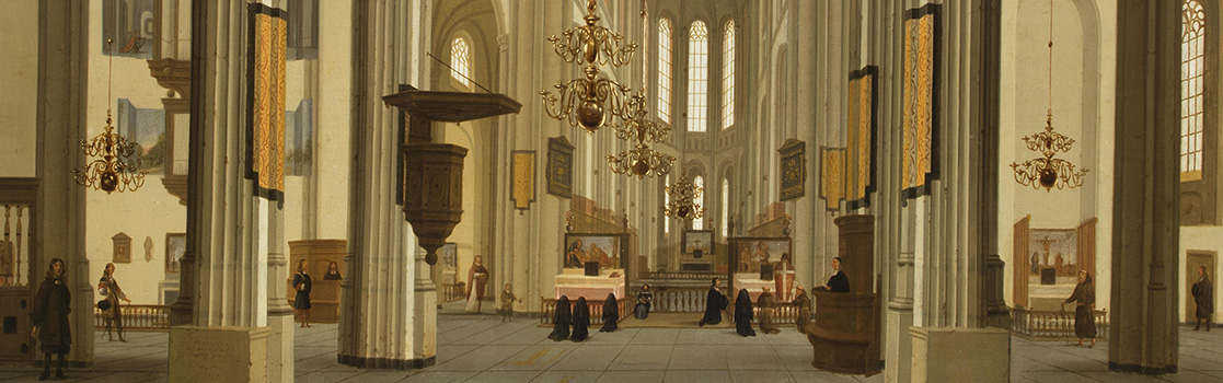 Interieur van de domkerk met heiligenbeelden en kapelletjes
