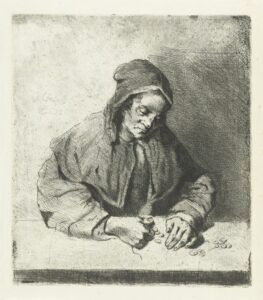 Een volwassen vrouw. Ze zit aan een tafel en telt geld uit een beurs.