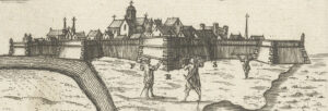 Gezicht op een stad aan een rivier, bij de muren voeren drie mannen metingen uit.