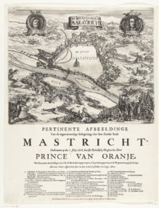 Gezicht op de versterkingen van de stad in vogelvluchtperspectief. Op de voorgrond de prins met zijn staf. Bovenaan portretten in medaillons van de graaf van Hornes en prins Willem III. Op het blad onder de plaat de titel en de legenda.
