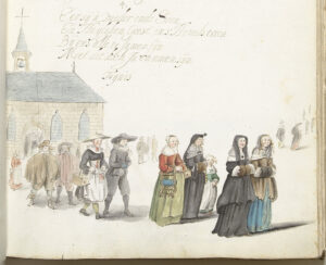 Links op de achtergrond een eenvoudige kerk met middenop een open klokkestoel. Uit de kerk komen diverse mensen, op de voorgrond twee vrouwen met moffen, daarachter twee vrouwen en een meisje. De linkerhand heeft haar klapstoeltje onder haar rechterarm en een stoof onder haar linkerarm. De andere vrouw draagt een mof en aan haar arm hangt een boek. Daarachter een man en een vrouw. De vrouw heeft ook een stoofje aan haar linker arm hangen. Daarachter twee mannen. Rechts in de verte lopen de figuren uit de rand van het boek. Boven de mensen staat het vierde van een vers dat er boven staat maar af is gesneden: 4. Eer sij u Vaeder ende Soon En Heijlghen Geest in s Hemels troon Bij ons all te samen sijn Moet dit doch Ja en amen sijn Fijnis