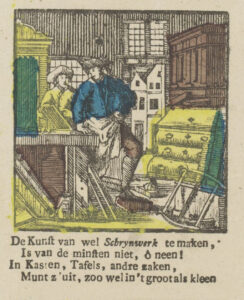 Ingekleurde prent van twee mannen bij een werkbank. Rechts achter hun een kabinet en daarvoor een secretaire. Op de voorgrond een handzaag.