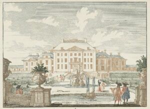 De achterzijde van Paleis Het Loo, gezien vanuit de tuin. In de tuinen wandelen voornaam geklede heren en een dame langs de fonteinen en parterres.