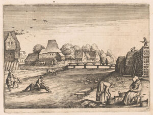 Aan een rivier ligt links een dorpje. In de rivier staat een kkoe te drinken en twee ruiters rijden op hun paard door de rivier. Halverwege is een brug over de rivier, aan de rechterkant liggen houten stammen opgeslagen. Mannen zijn bezig ze te stapelen. Op de voorgrond doen twee vrouwen de was.