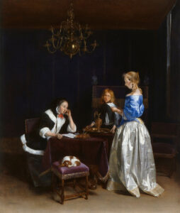 Een dame zit aan een tafel met een papier voor zich en een pen in haar hand. Voor haar staat een jonge vrouw met rossig haar, ze draagt een zilverkleurige rok met een blauw jak. Ze heeft een vel papier in haar hand dat ze leest. Achter de tafel staat een jongen met halflang haar met een dienblad met een kan in zijn handen. De jongen en de schrijvende vrouw kijken naar de vrouw met de brief. Op een kruk voor de tafel ligt een bruinwit hondje te slapen dat zich van niemand wat aantrekt.