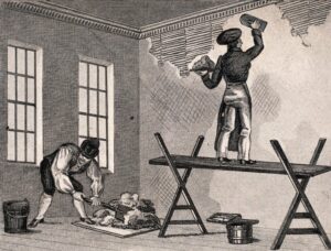 Een man mengt het gips op de grond en een ander brengt het aan op de muur.