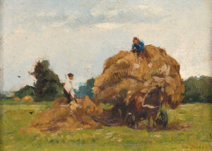 In een groen weiland zijn twee mensen bezig hooi op een wagen te laden. Voor de wagen staat een bruin paard. Op de achtergrond bomen en hooi op hopen.