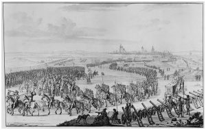 In de verte ligt een stad. Op de voorgrond een leger: cavalerie, infanterie en een colonne met koetsen.