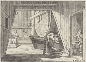 In het interieur van een molen zijn twen mensen aan het werk. In het midden staat een grote molensteen vertikaal op een ander. Links achter doet iemand iets onduidelijks, rechts voor giet iemand iets (meel?) van een ondiepe bak in een ton. Naast hem staat een olielamp op de grond. Rechts door een deur zien we een vrouw met een kind, ze giet iets in een schaal.