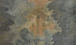 Schilderij van een kasteel in het bos. In het midden een hoge toren met daarop een ui en een windhaan. Rechts een trapgevel en een lager torentje met een ui.