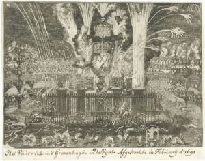 In het midden een eiland met in het midden een kroon met daaronder het monogram van Willem Rex. Rondom allerlei soorten vuurwerk, er gaan net vuurpijlen de lucht in. Rondom staat stapels met branden de pektonnen en op de voorgrond kleiner vuurwerk dat drijft in de vijver.