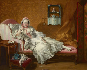 Op een roze sofa ligt een dame met een witte jurk. Ze draagt een wit kapje met een roze strik en de roze veters van haar corset aan de voorkan zitten los. Onder haar rok komt op het bed net een voetje tevoorschijn met een roze muiltje. Op het tafeltje naast het dagbed ligt een boekje en een brief, het laadje staat open. Op een voetenbankje liggen losse kleren. Achter het bed hangen aan de muur een thermometer/barometer een een lichtblauw kastje met een boedahbeeldje en een theepotje met twee kopjes. Aan het voeteneind staat een Chinees kamerscherm.