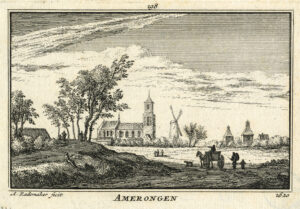 Gravure van een landschap, rechts is het vlak, links iets hoger met bomen. Achter het heuveltje een dak. In de verte op de vlakte van links naar rechts een kerk, een molen twee torens en nog een dak. Op de voorgrond iemand op een wagen die wijst, een wandelaar met een kind. Diverse figuren verspreid in het landschap.